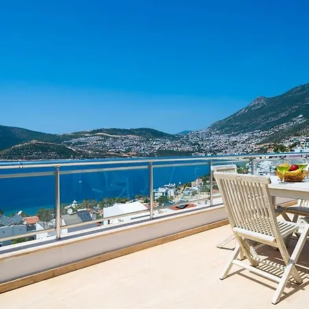 Oezel Havuzlu Bueyuek Villa - Kalkan Plaja Sadece 200Mt